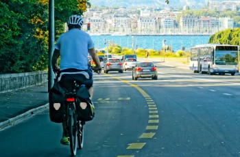 Lundi 17 et mardi 18 août 2026, circuler dans Genève ne sera pas chose aisée. Deux manifestations vont entraîner d’importantes restrictions de circulation.  Prudence si vous vous rendez à Genève lundi 17 et mardi 18 août 2026, les déplacements s’annoncent